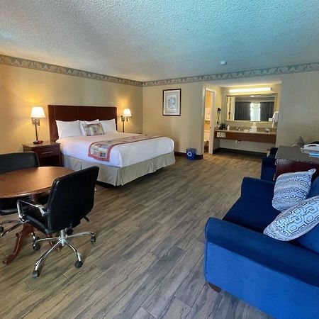 Travelodge By Wyndham Costa Mesa Newport Beach Hacienda Zewnętrze zdjęcie