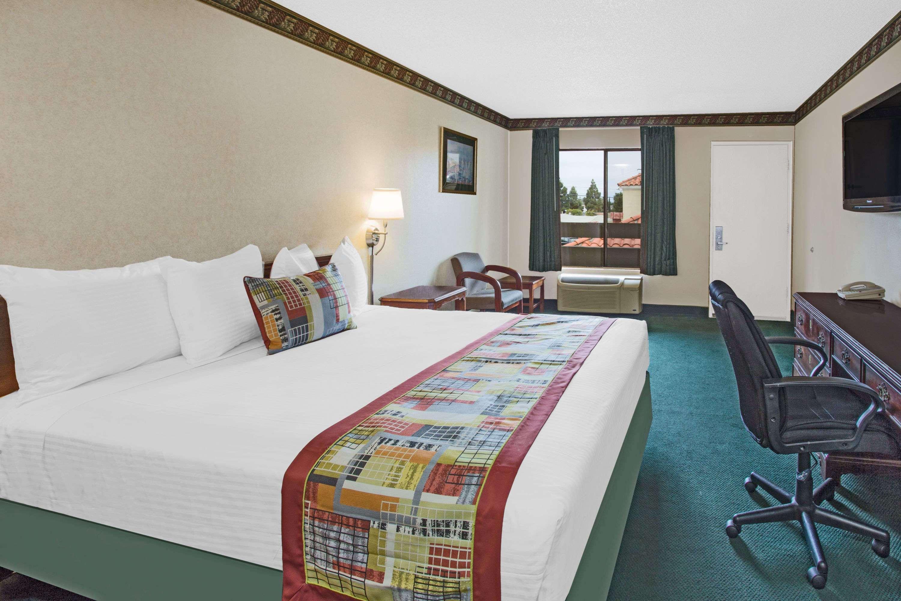 Travelodge By Wyndham Costa Mesa Newport Beach Hacienda Zewnętrze zdjęcie