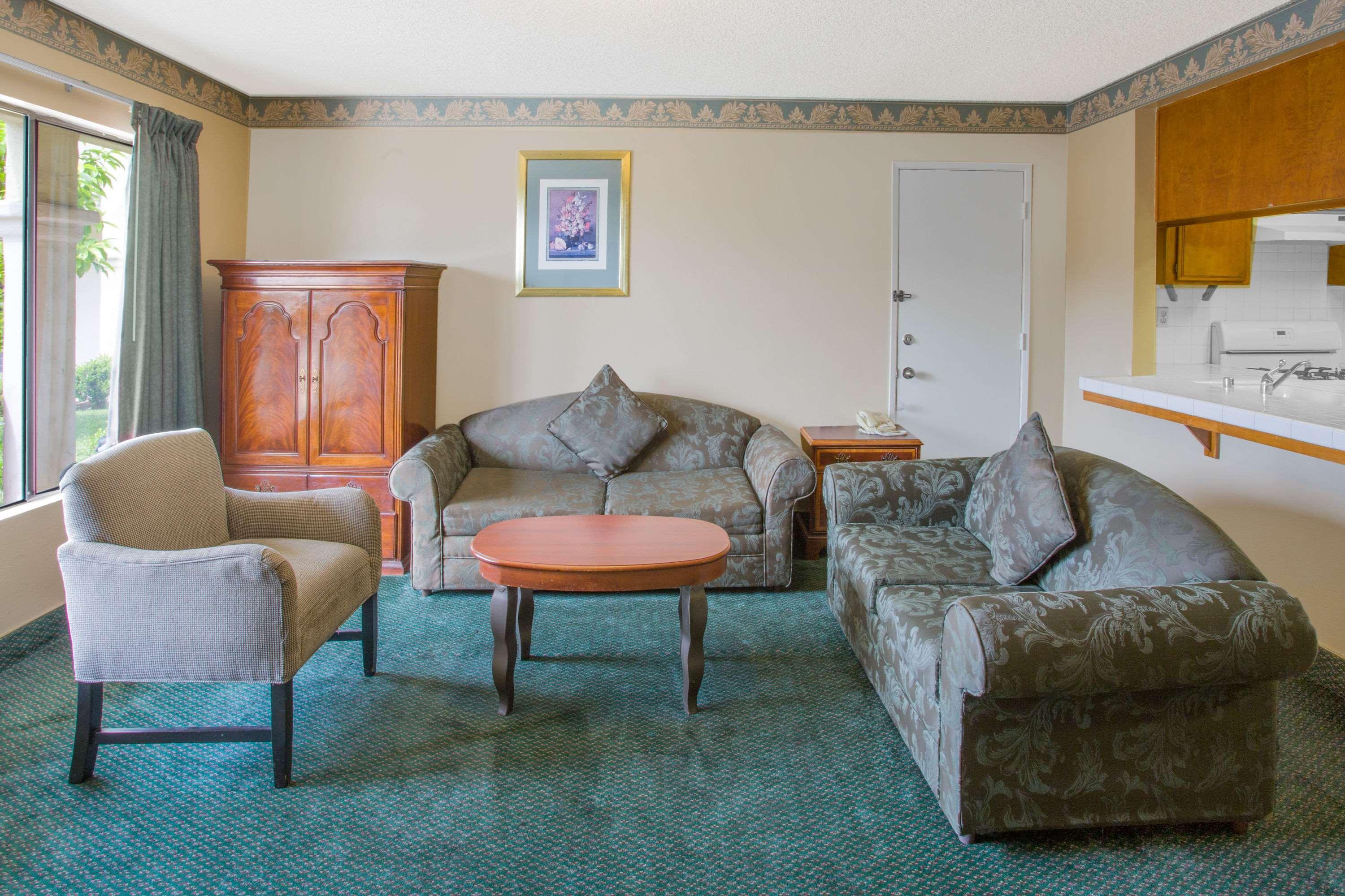 Travelodge By Wyndham Costa Mesa Newport Beach Hacienda Zewnętrze zdjęcie