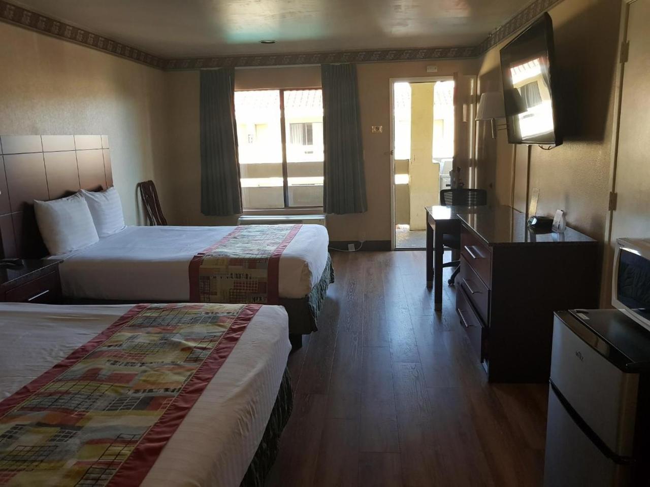 Travelodge By Wyndham Costa Mesa Newport Beach Hacienda Zewnętrze zdjęcie