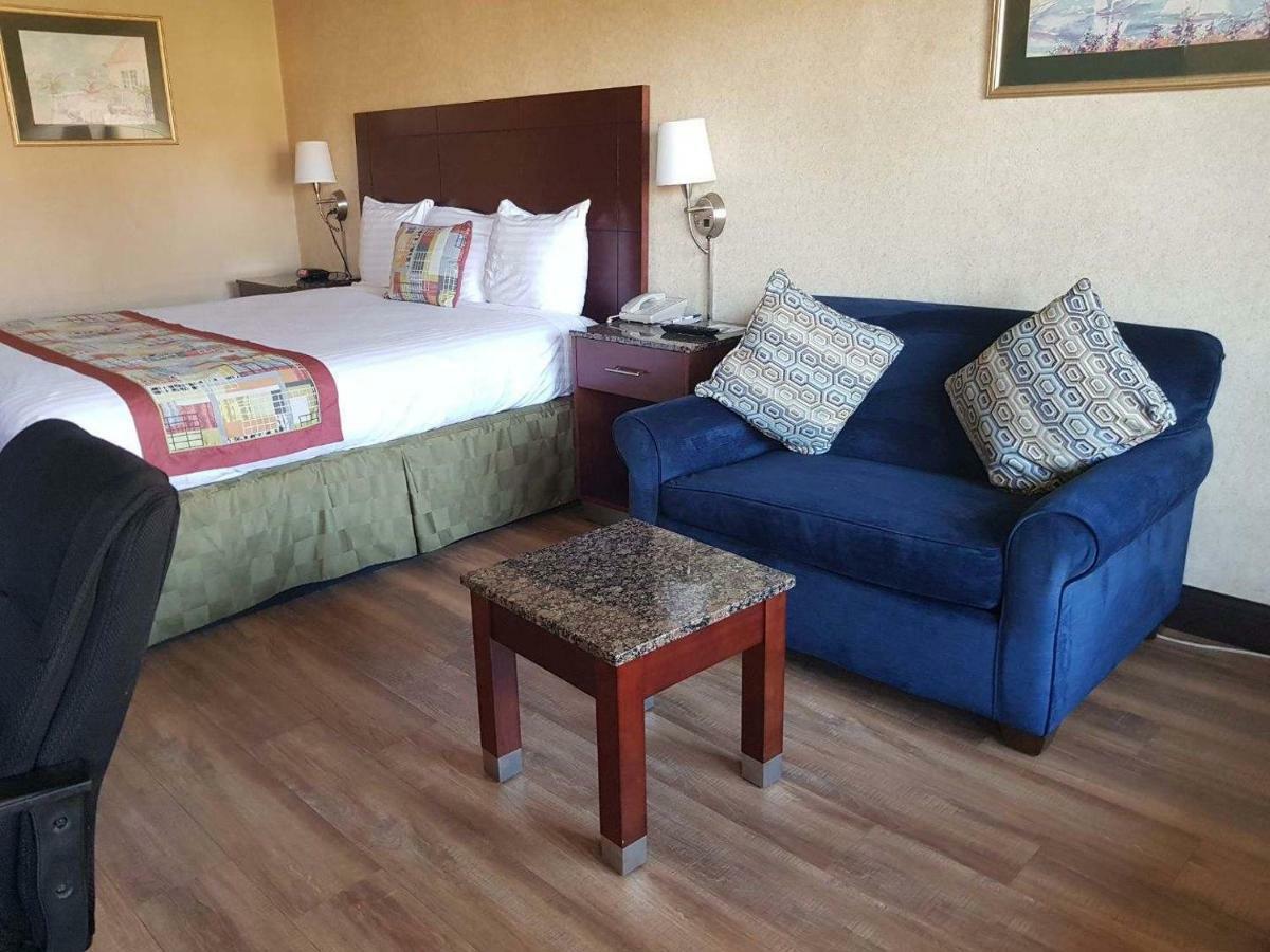 Travelodge By Wyndham Costa Mesa Newport Beach Hacienda Zewnętrze zdjęcie